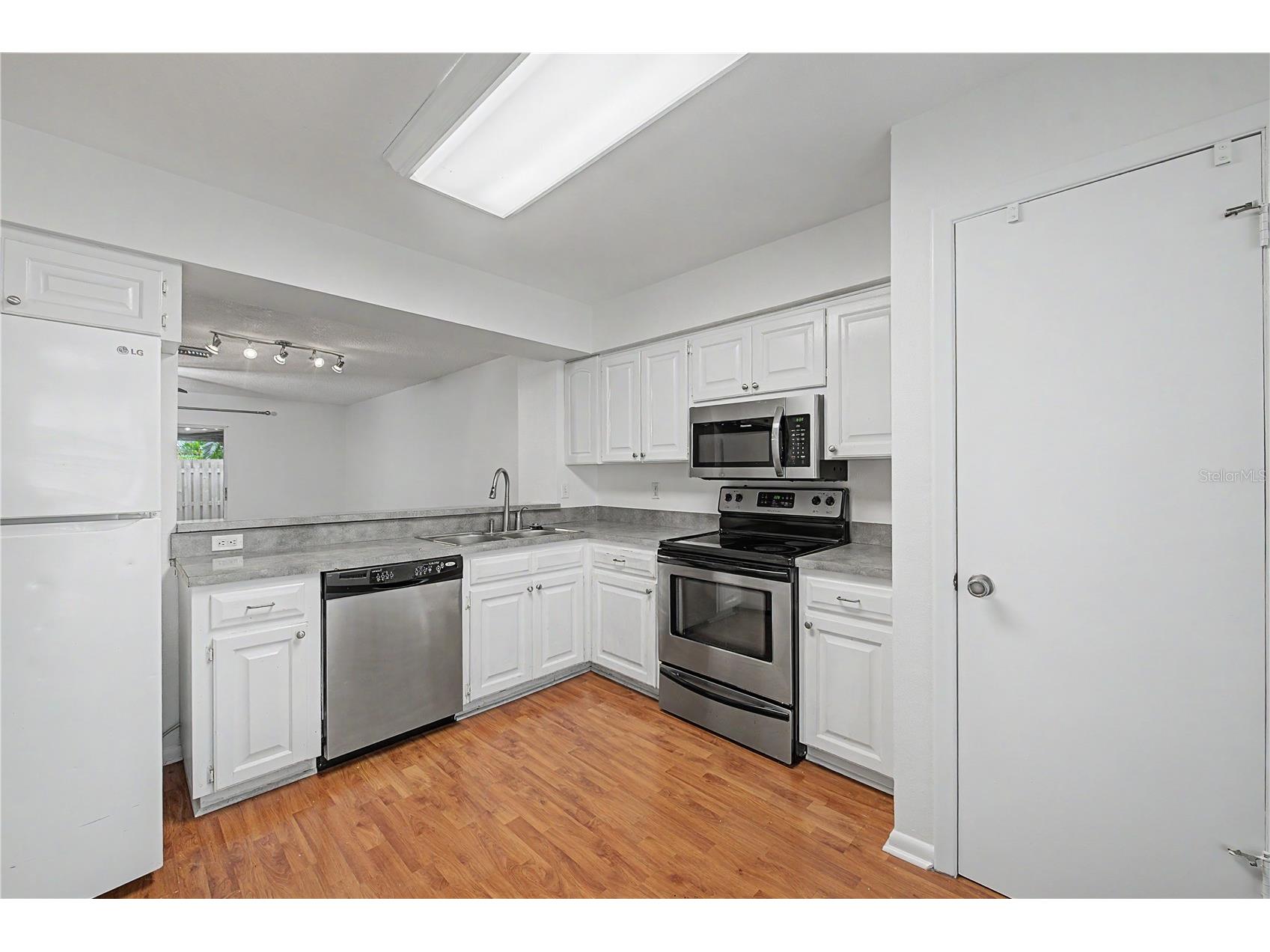 13856 Stone Mill Way Tampa FL 33613 TB8527601 image5