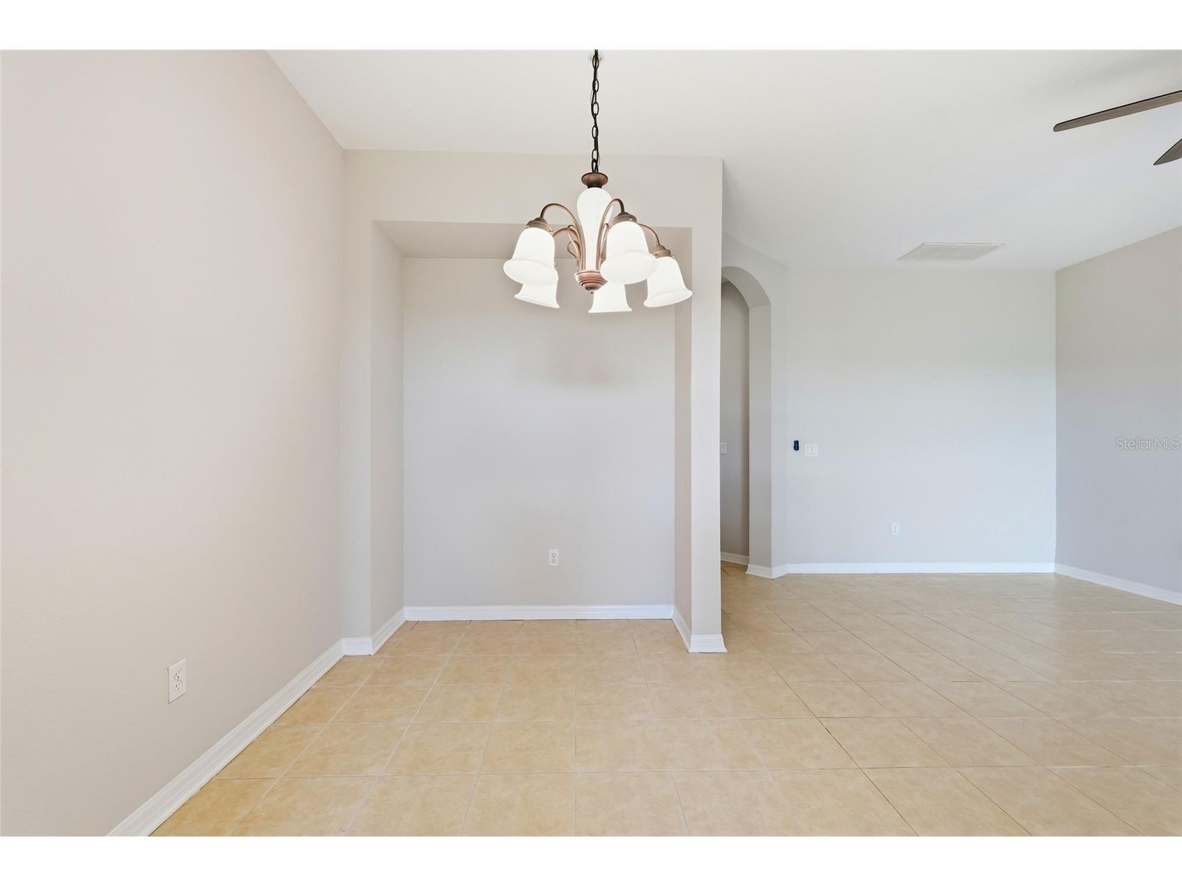 1386 Grantham Drive Sarasota FL 34234 A4689609 image12