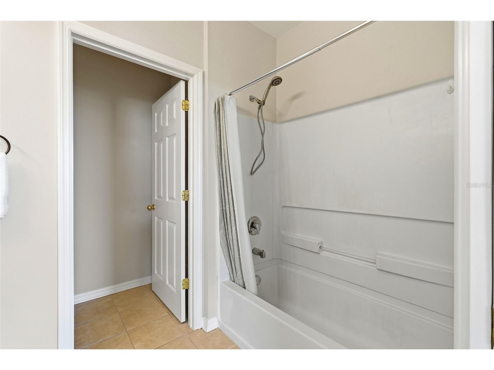 1386 Grantham Drive Sarasota FL 34234 A4689609 image21