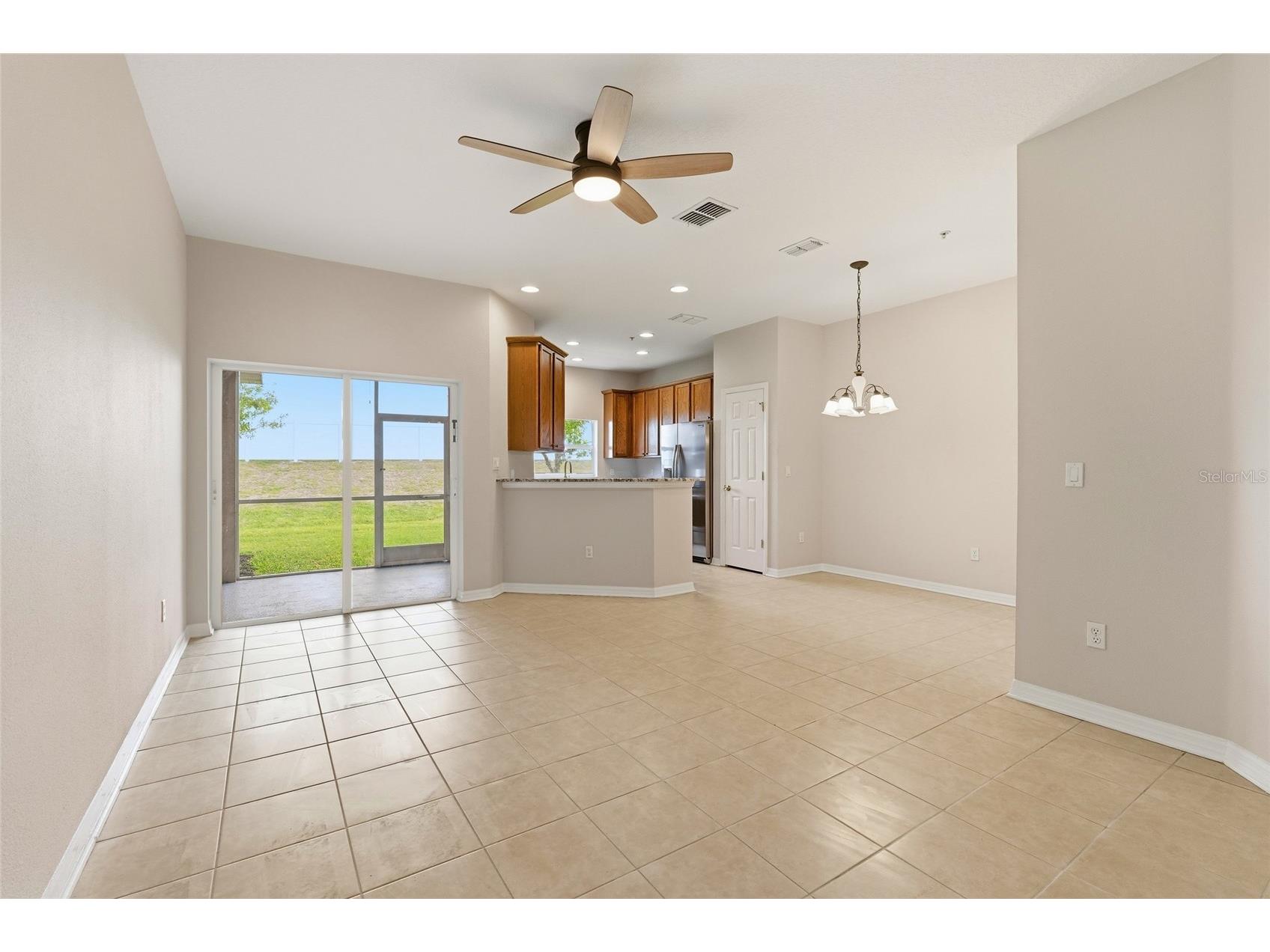 1386 Grantham Drive Sarasota FL 34234 A4689609 image4