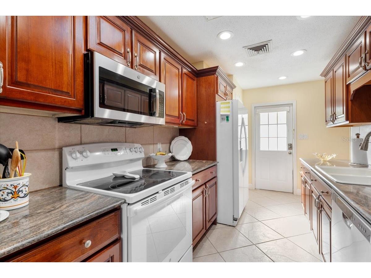 1387 Moonmist Drive #G2 Sarasota FL 34242 A4695346 image24