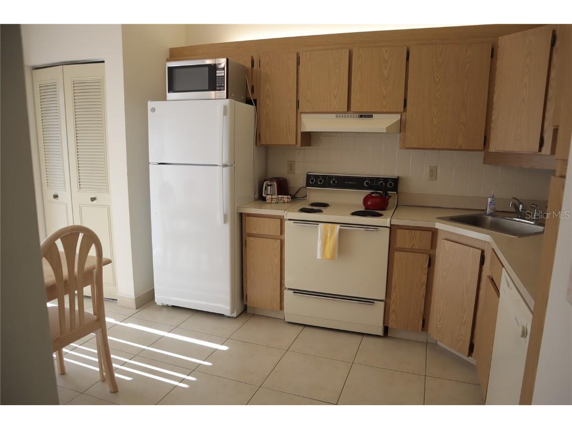 1389 Pine Ridge Circle E #D8 Tarpon Springs FL 34688 TB8418639 image3