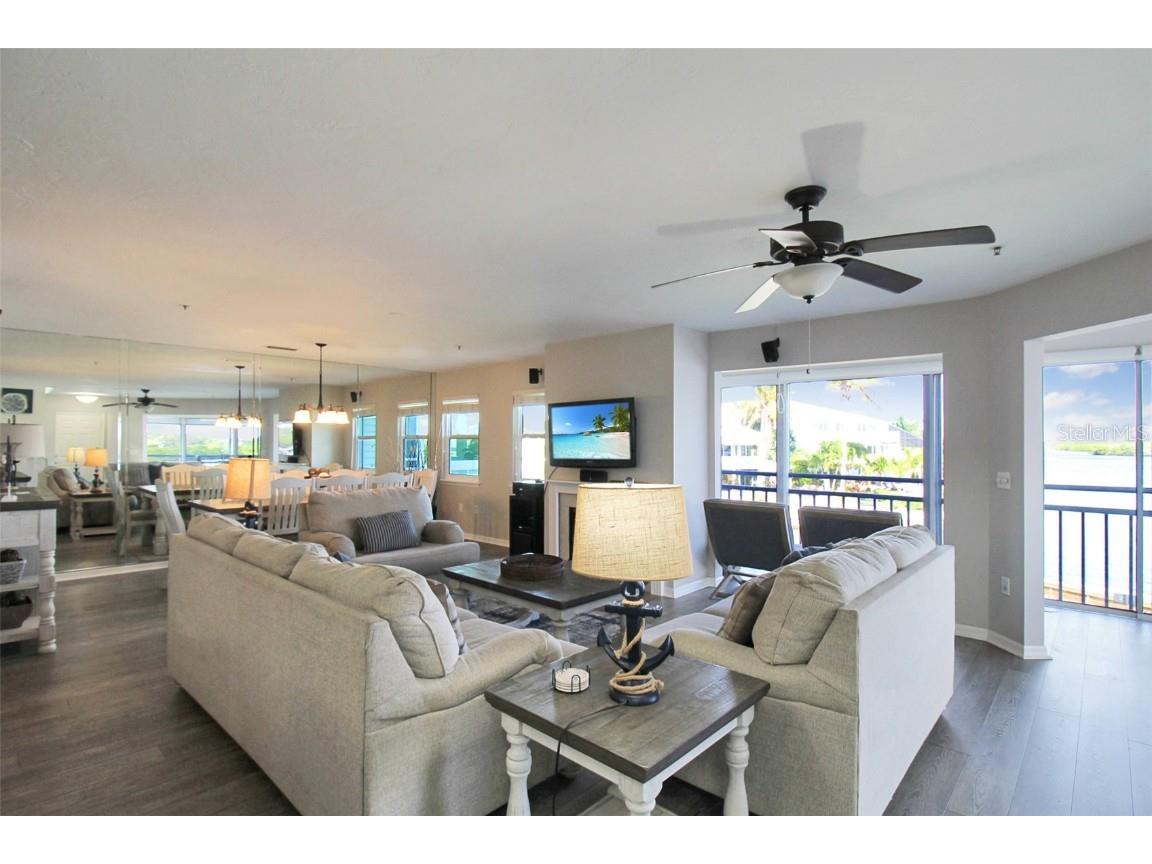 1389 Siesta Bayside Drive #1389-F Sarasota FL 34242 A4593062 image19