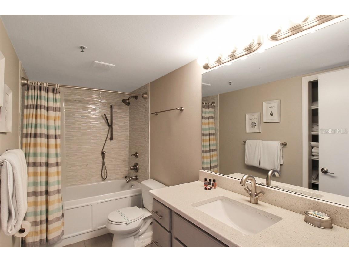 1389 Siesta Bayside Drive #1389-F Sarasota FL 34242 A4593062 image29