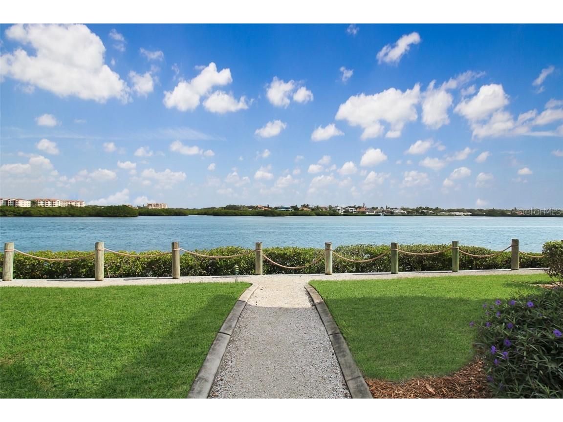 1389 Siesta Bayside Drive #1389-F Sarasota FL 34242 A4593062 image3