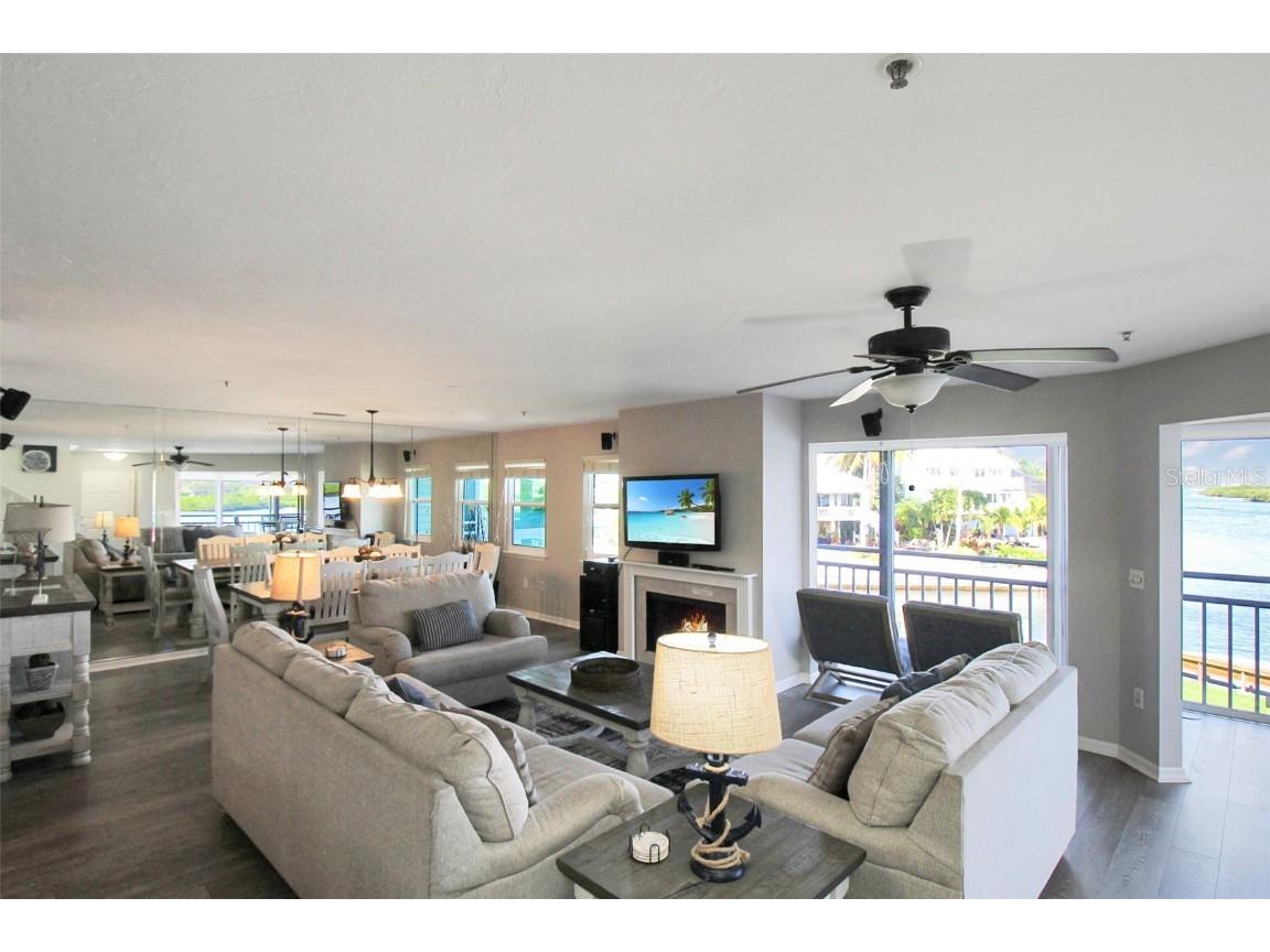 1389 Siesta Bayside Drive #1389-F Sarasota FL 34242 A4593062 image30