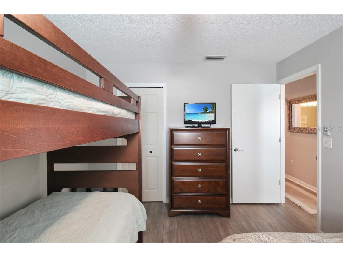 1389 Siesta Bayside Drive #1389-F Sarasota FL 34242 A4593062 image35