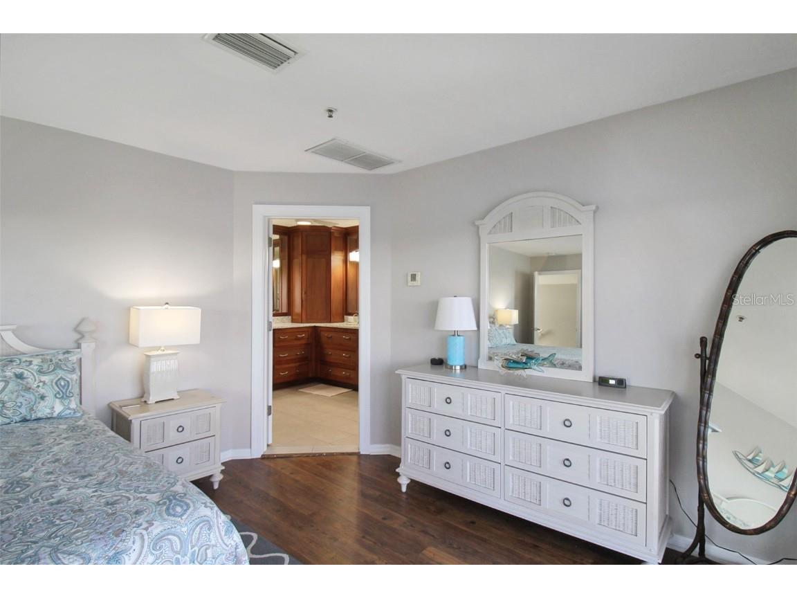 1389 Siesta Bayside Drive #1389-F Sarasota FL 34242 A4593062 image48