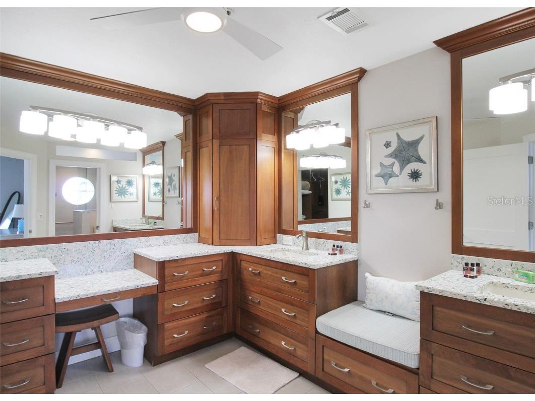 1389 Siesta Bayside Drive #1389-F Sarasota FL 34242 A4593062 image49