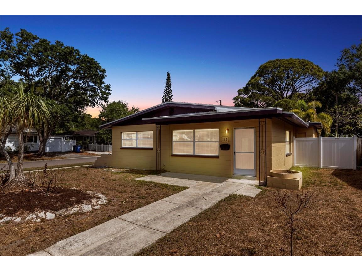 139 SW Lincoln Circle N Saint Petersburg FL 33703 A4566383 image1