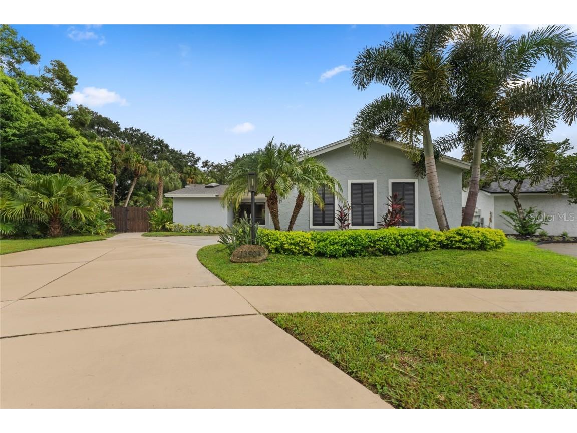 13904 Hayward Place Tampa FL 33618 T3541344 image1