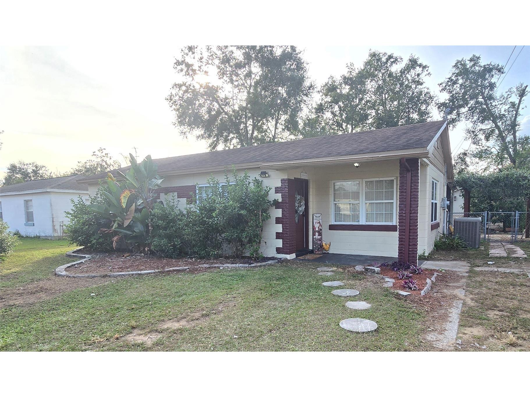 13911 3rd Street Dade City FL 33525 W7881530 image1