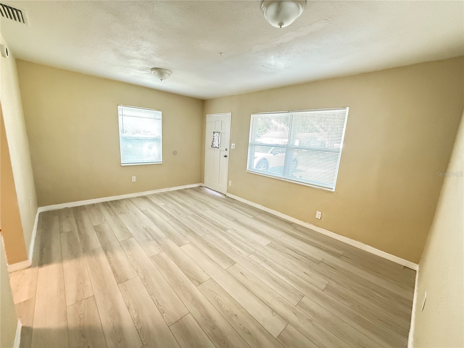 13917 3rd Street Dade City FL 33525 TB8516146 image3