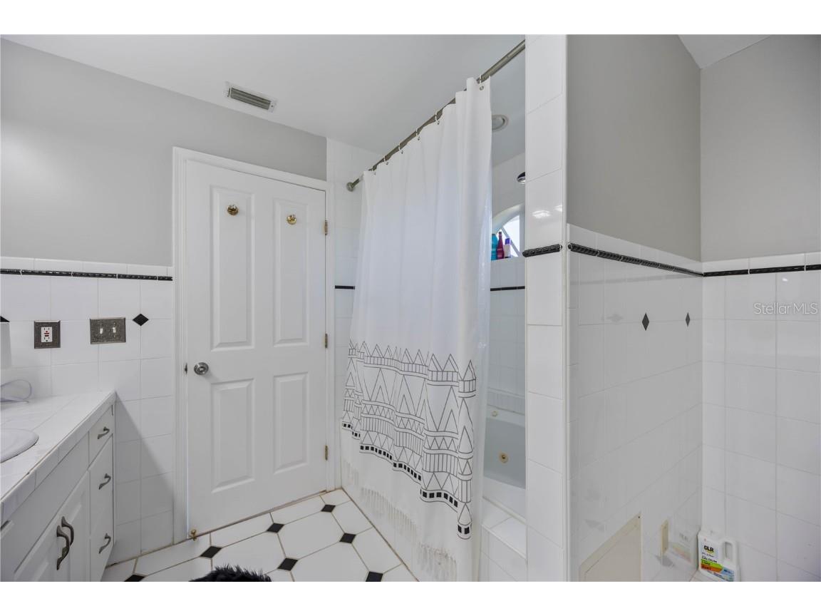 13951 Harbor View Drive Seminole FL 33776 A4664001 image37