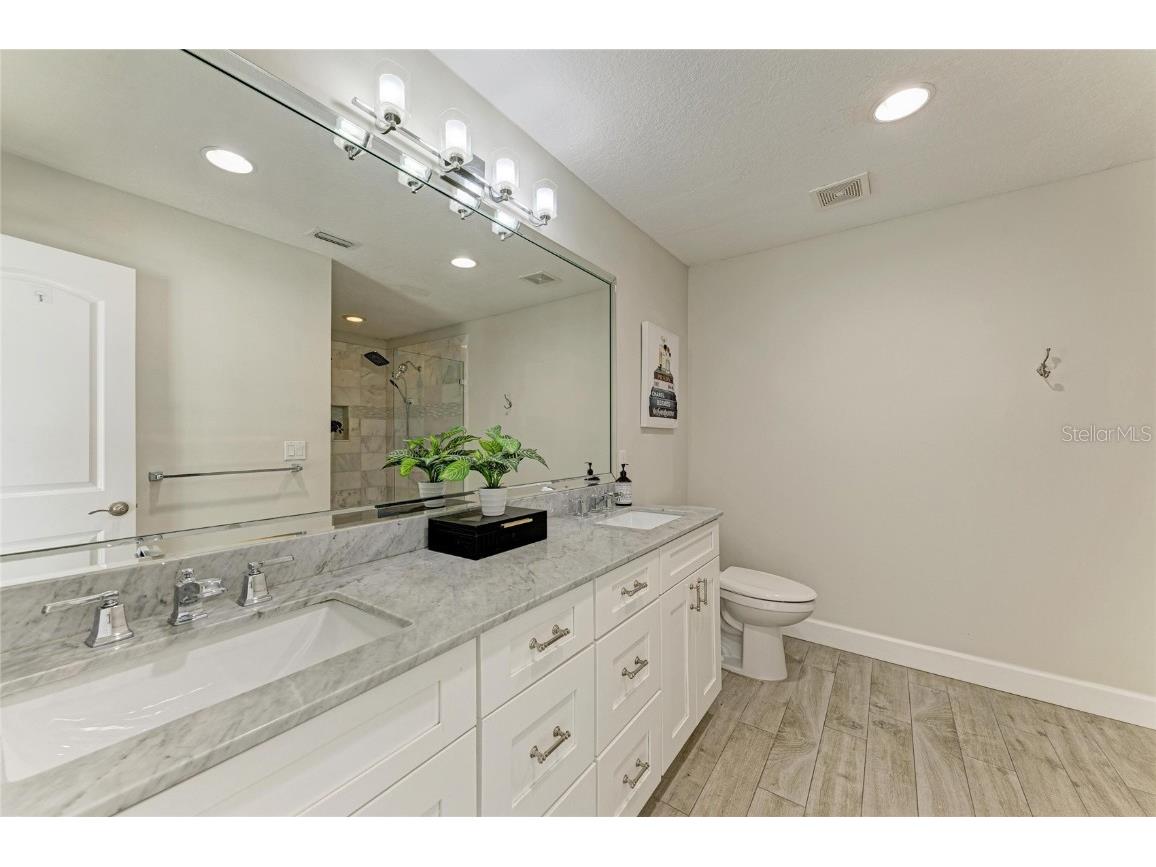 13963 Lake Point Drive Clearwater FL 33762 A4669471 image16