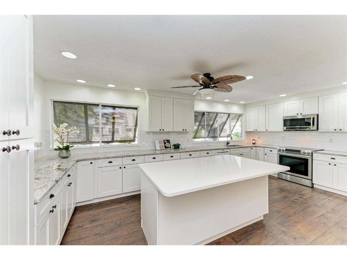 13963 Lake Point Drive Clearwater FL 33762 A4669471 image9