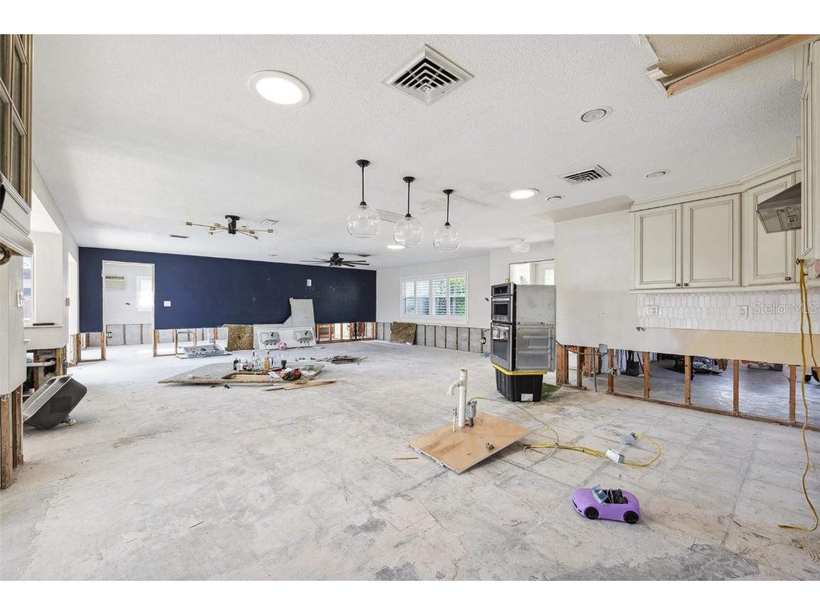 1399 49th Avenue NE Saint Petersburg FL 33703 TB8391466 image10