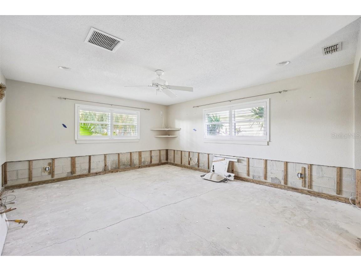 1399 49th Avenue NE Saint Petersburg FL 33703 TB8391466 image19