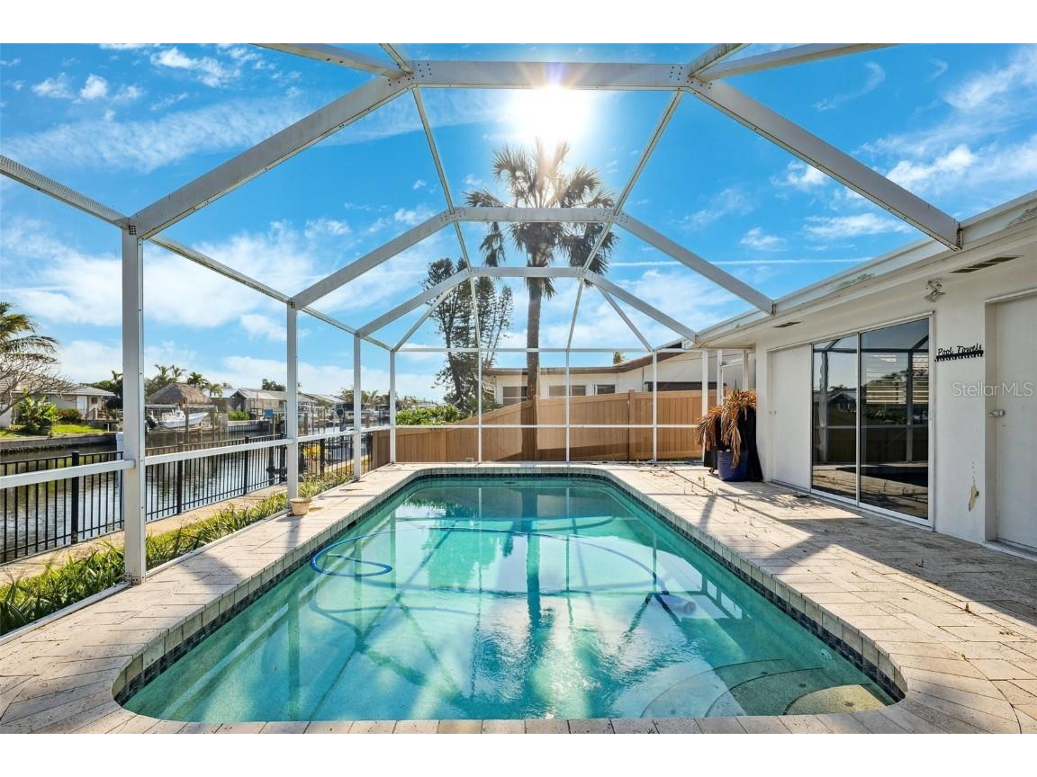 1399 49th Avenue NE Saint Petersburg FL 33703 TB8391466 image4