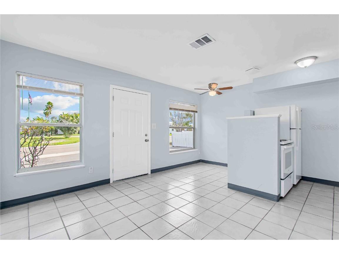 140 112th Avenue N #2 Saint Petersburg FL 33716 TB8453361 image3