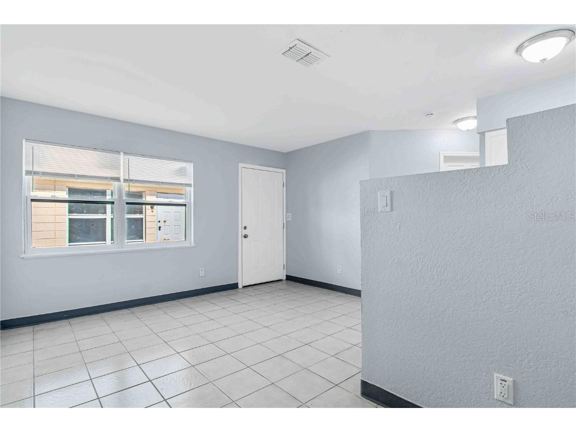 140 112th Avenue N #4 Saint Petersburg FL 33716 TB8453376 image3