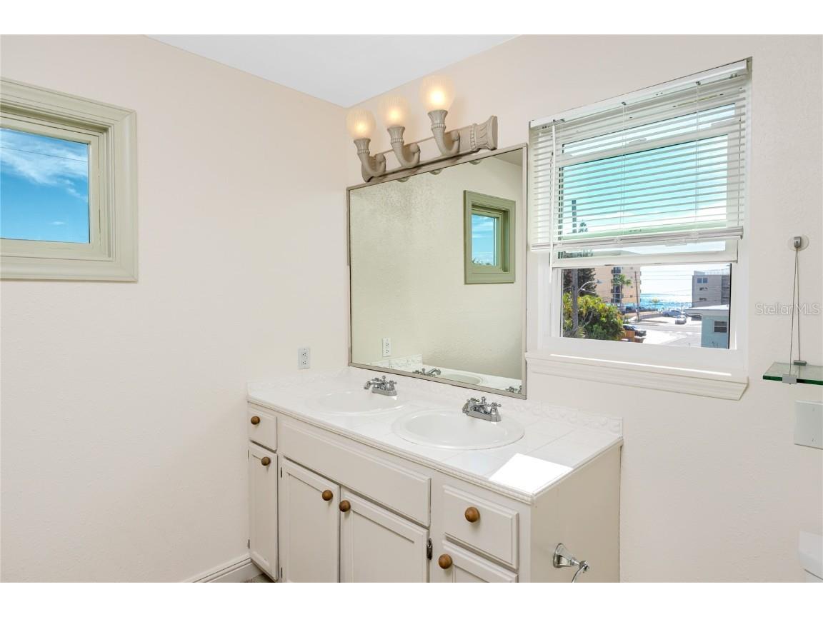 140 142nd Avenue E Madeira Beach FL 33708 TB8451630 image32