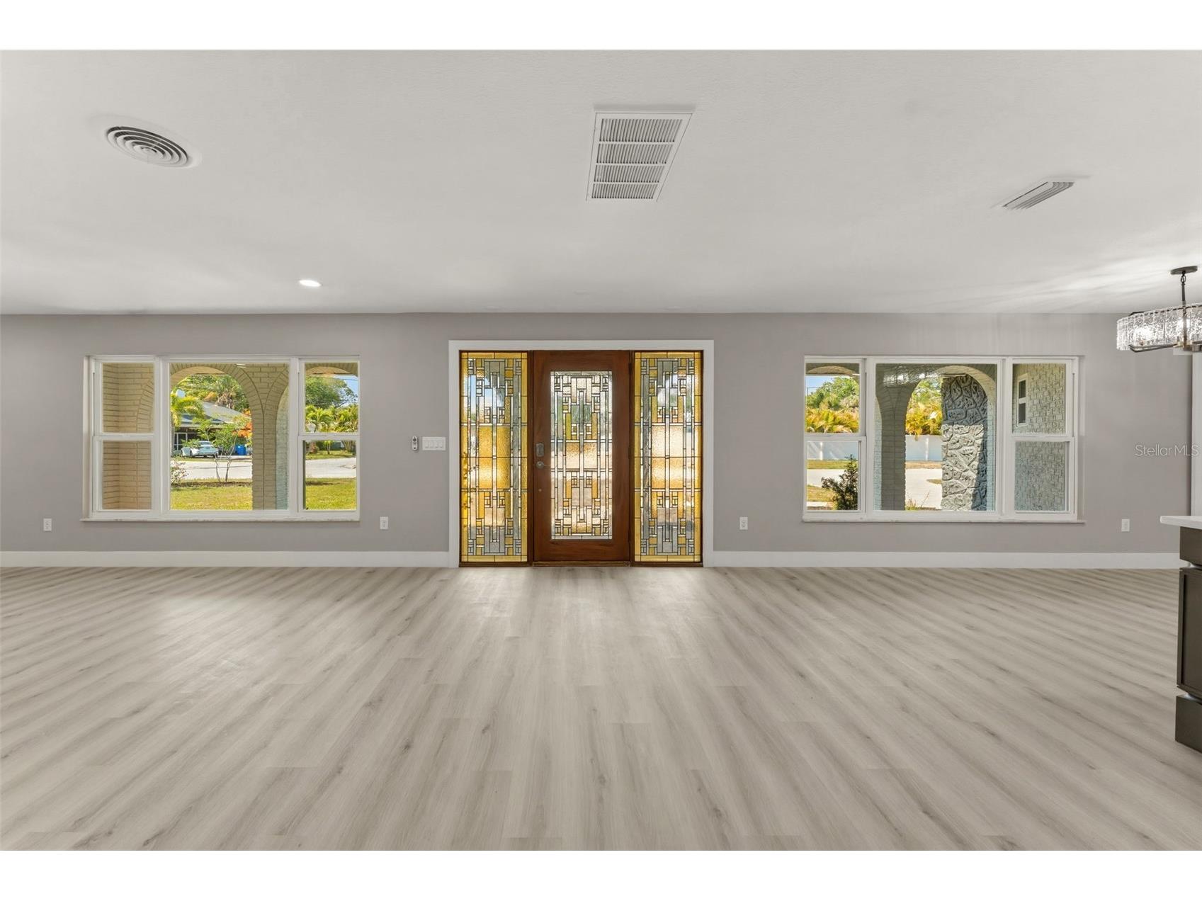 140 88th Avenue NE Saint Petersburg FL 33702 TB8506430 image5