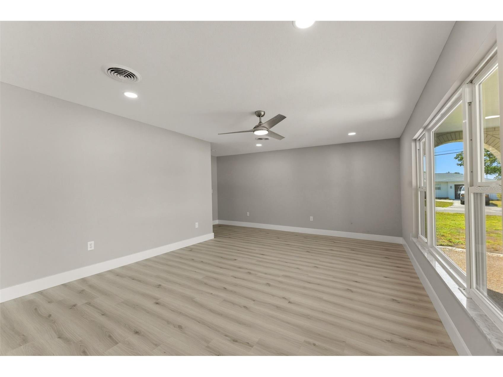 140 88th Avenue NE Saint Petersburg FL 33702 TB8506430 image6