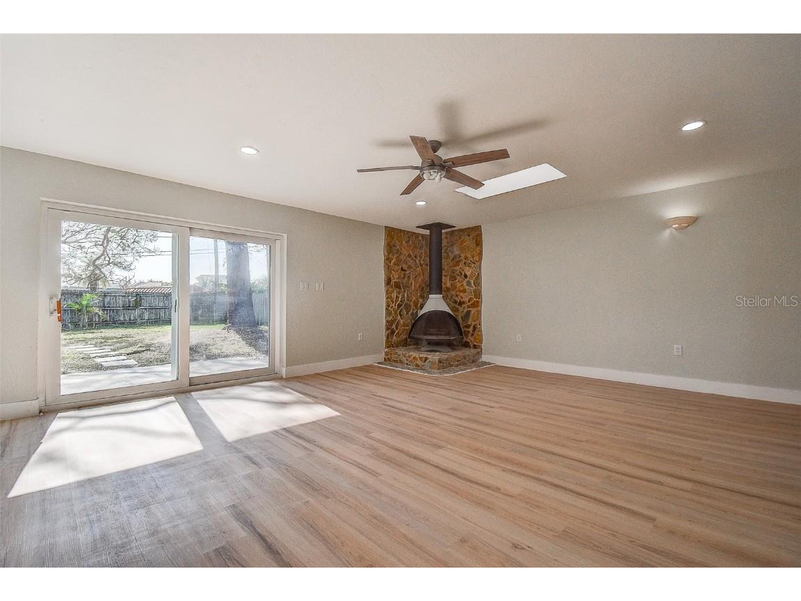 140 89th Avenue NE Saint Petersburg FL 33702 TB8454145 image14