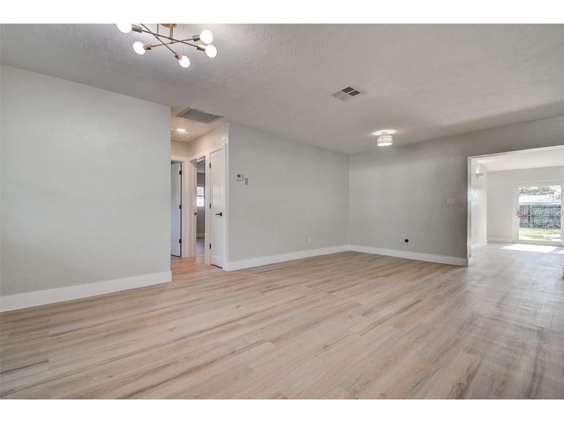 140 89th Avenue NE Saint Petersburg FL 33702 TB8454145 image4