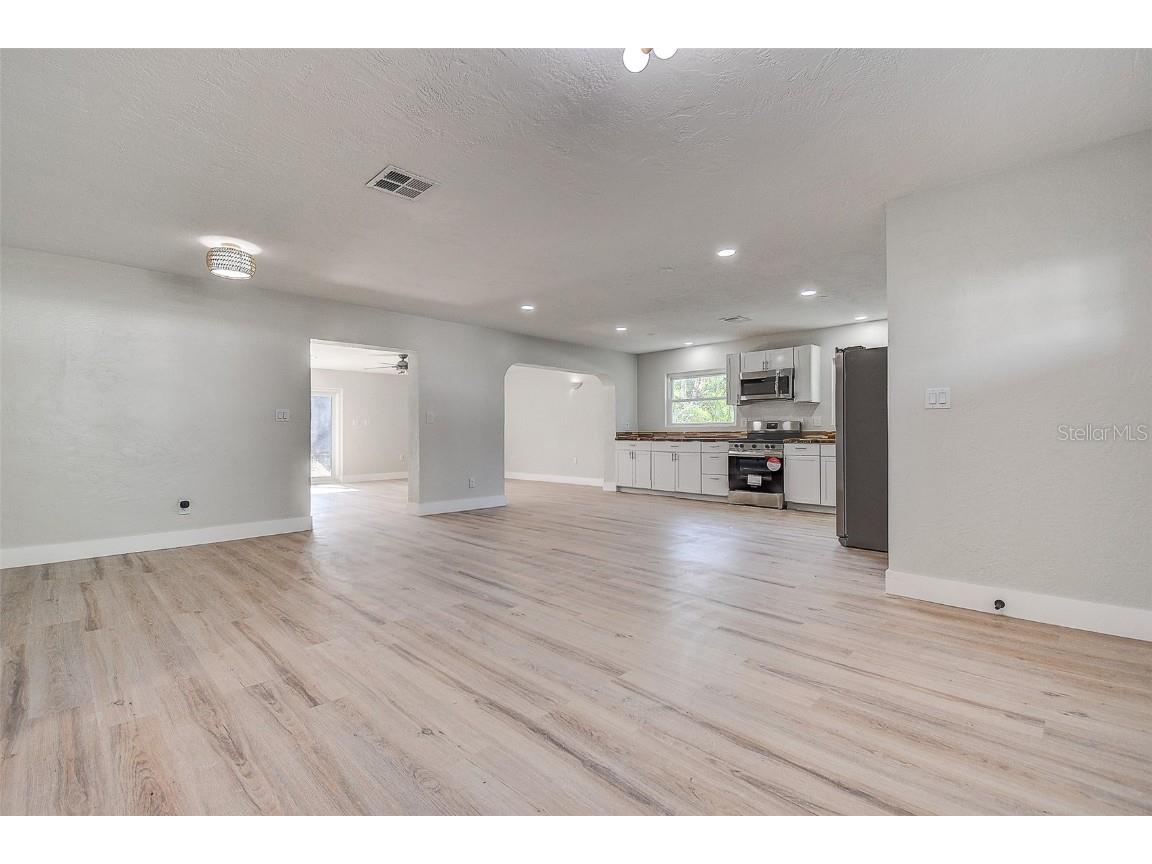 140 89th Avenue NE Saint Petersburg FL 33702 TB8454145 image5