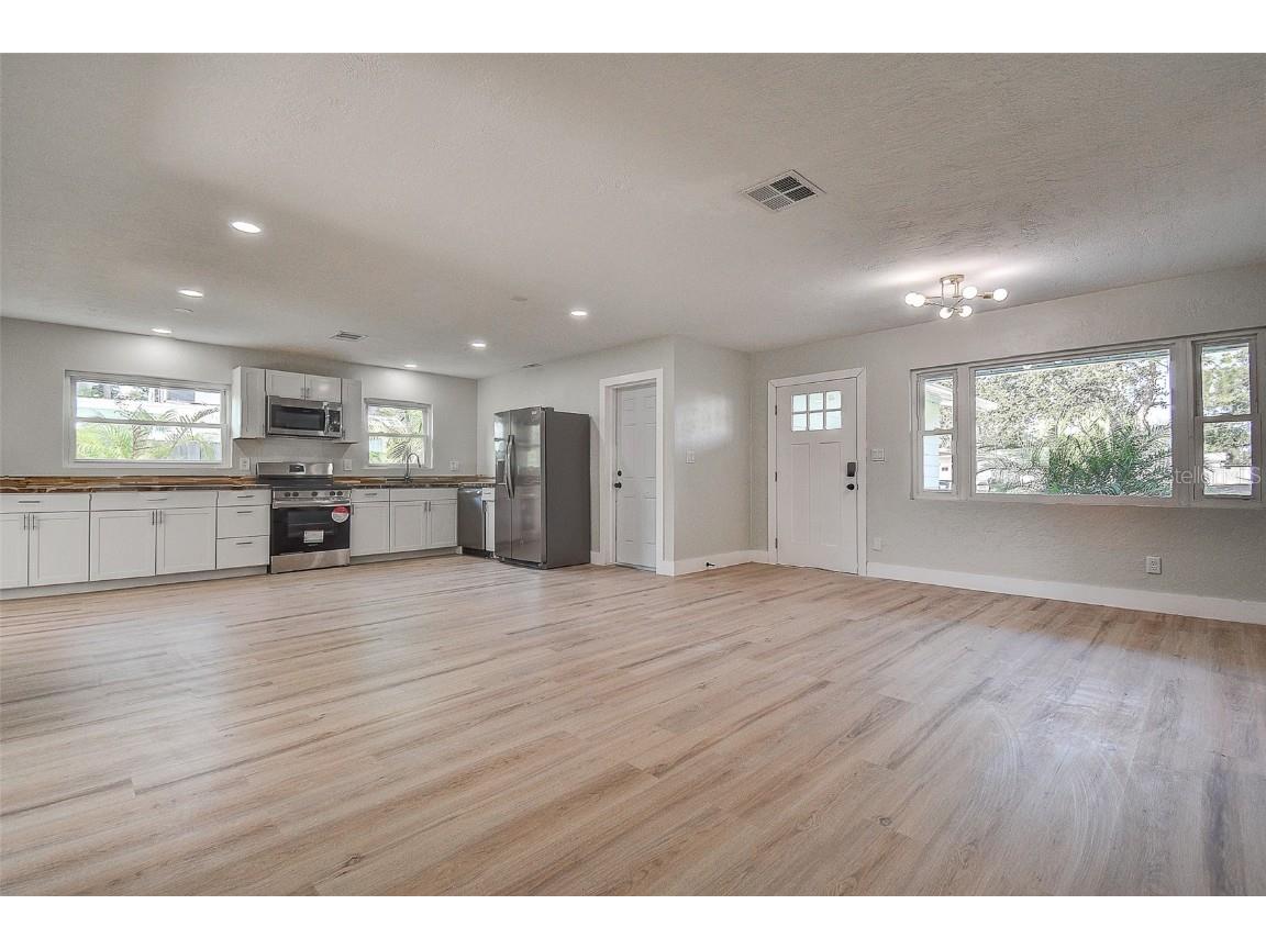 140 89th Avenue NE Saint Petersburg FL 33702 TB8454145 image7