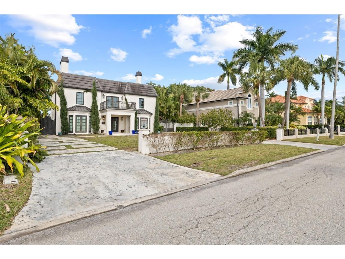 140 Brightwaters Boulevard NE Saint Petersburg FL 33704 TB8322803 image2