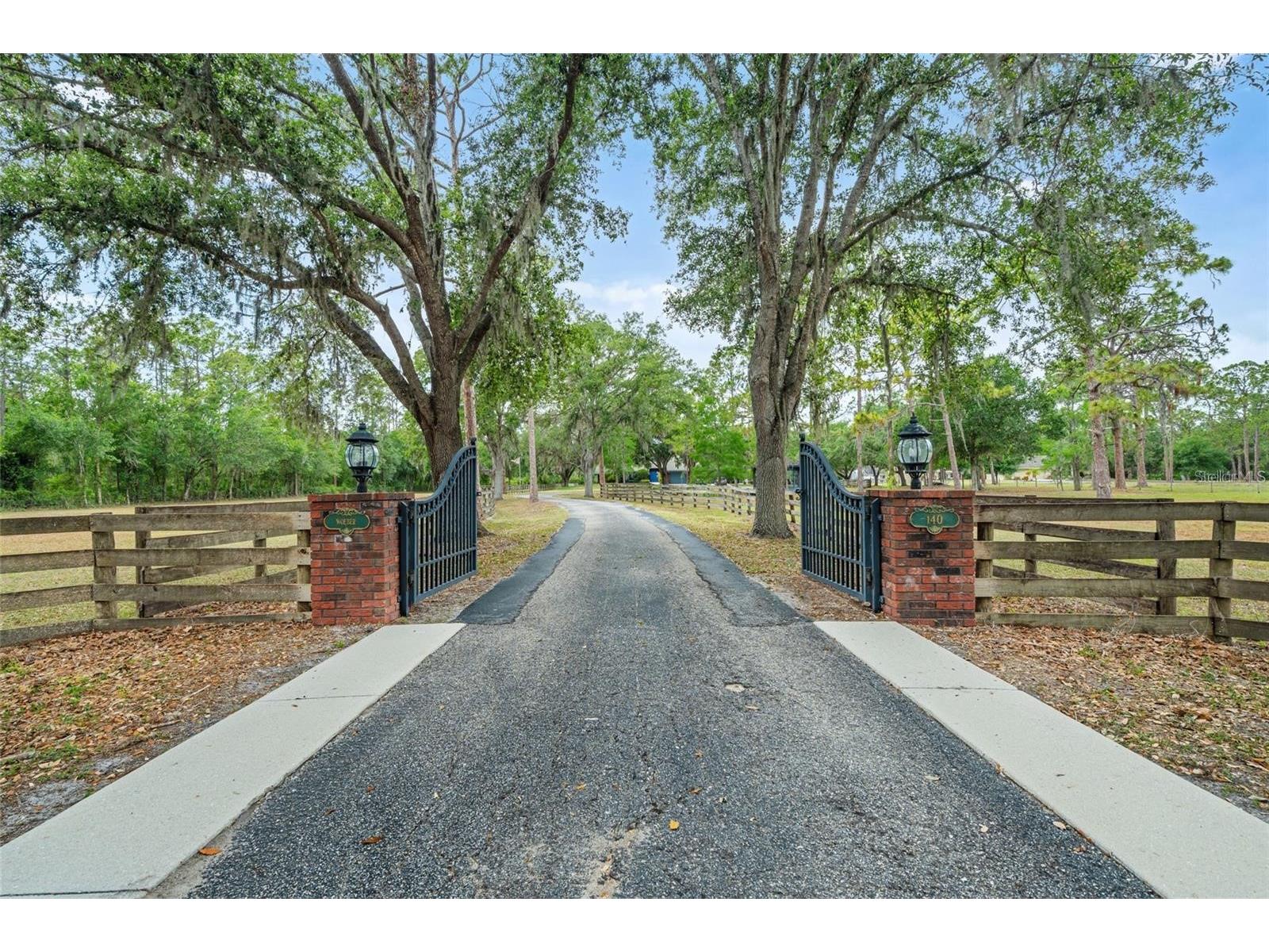 140 Cowpen Lane Sarasota FL 34240 A4691106 image2