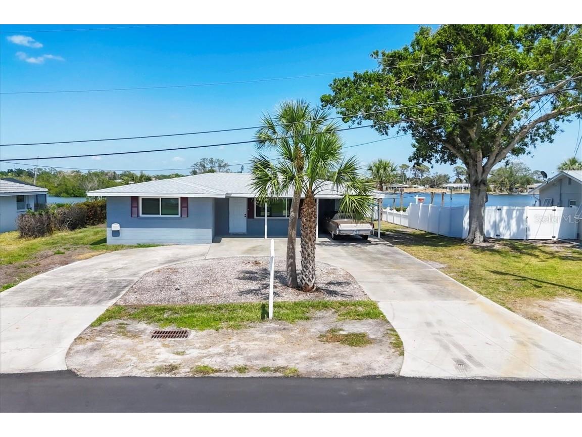 140 Crestview Drive Englewood FL 34223 - GODFREY CREEK/GOTTFRIED CREEK D6141681 image1