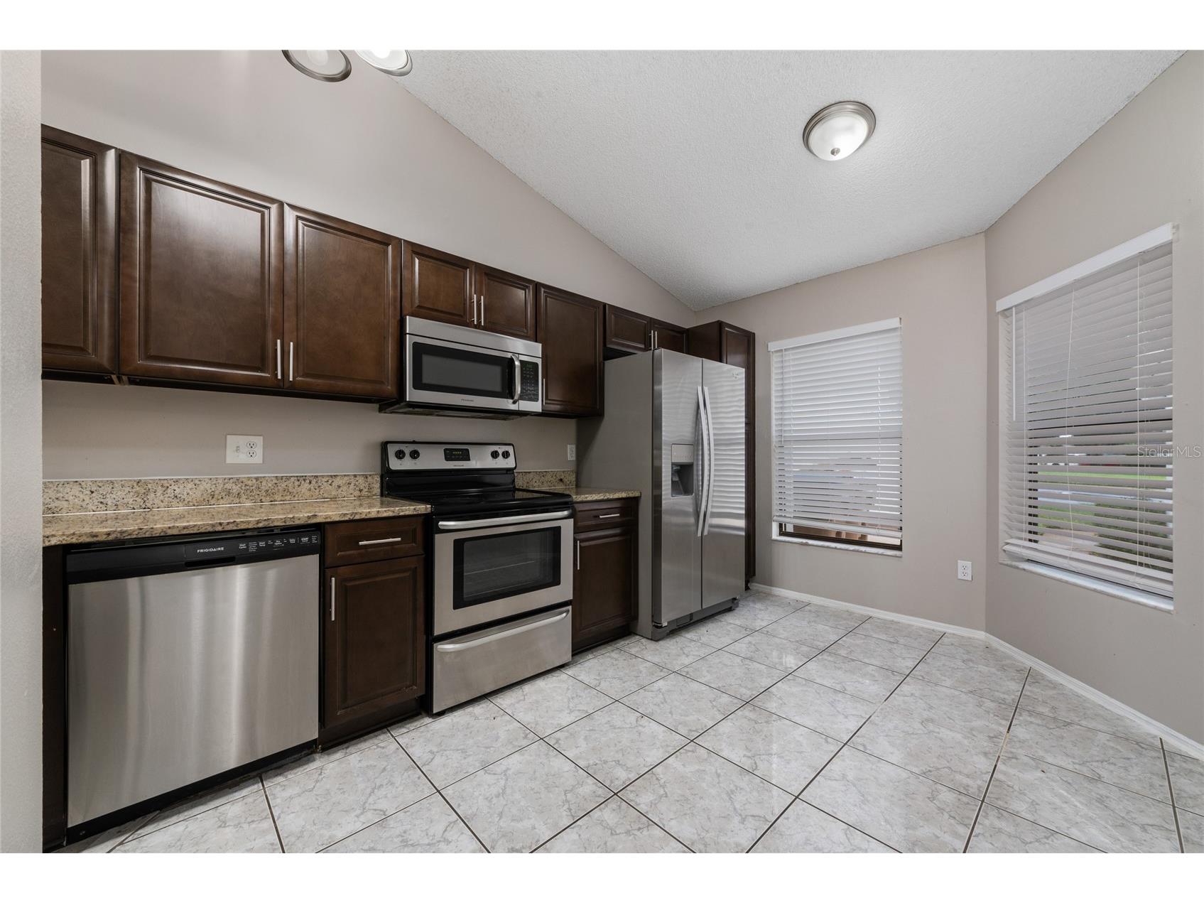 140 Lakepointe Circle Kissimmee FL 34743 S5152307 image3