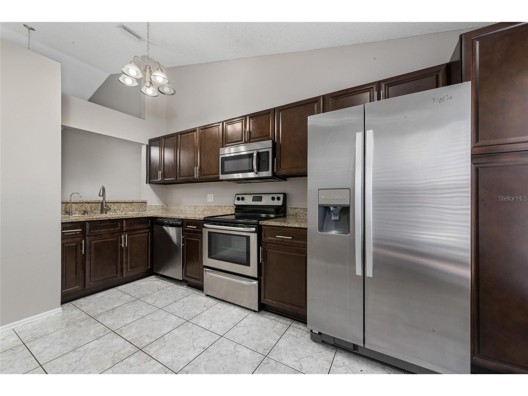 140 Lakepointe Circle Kissimmee FL 34743 S5152307 image5