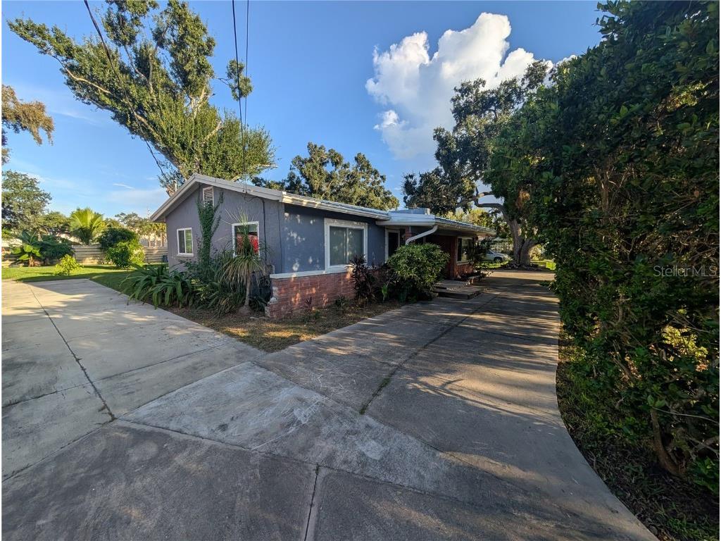 140 N Briggs Avenue Sarasota FL 34237 A4669139 image2