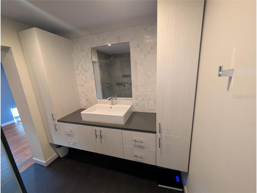 140 N Briggs Avenue Sarasota FL 34237 A4669139 image37