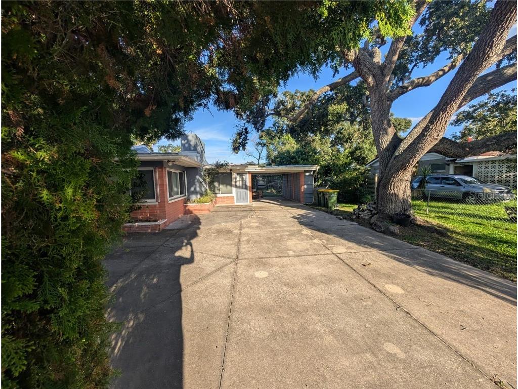 140 N Briggs Avenue Sarasota FL 34237 A4669139 image4