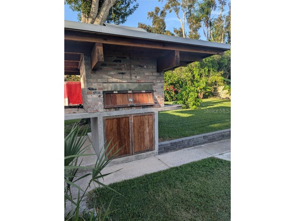 140 N Briggs Avenue Sarasota FL 34237 A4669139 image5