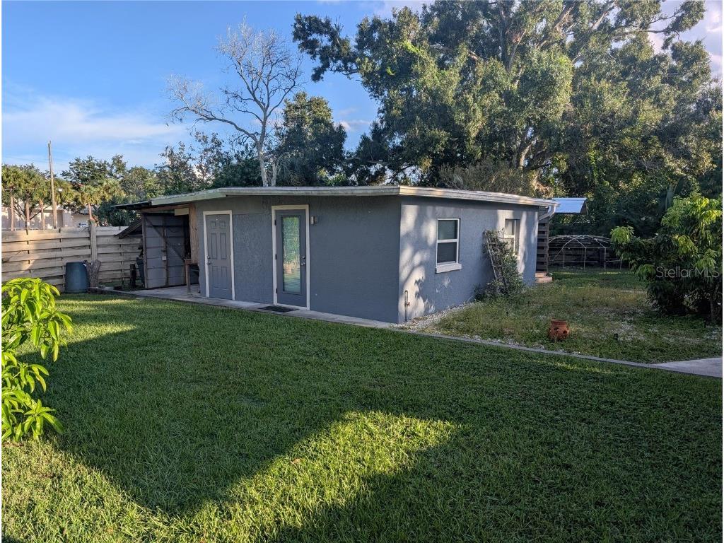 140 N Briggs Avenue Sarasota FL 34237 A4669139 image7