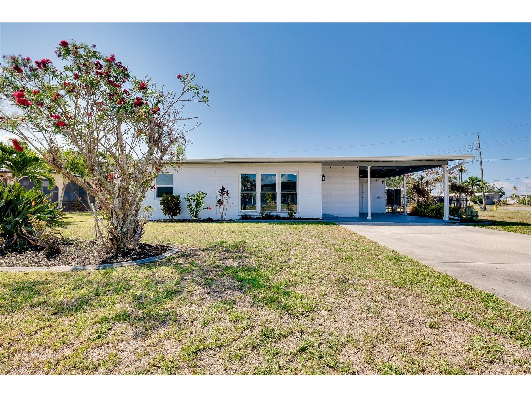 140 Poinsettia Circle NE Port Charlotte FL 33952 N6142955 image1