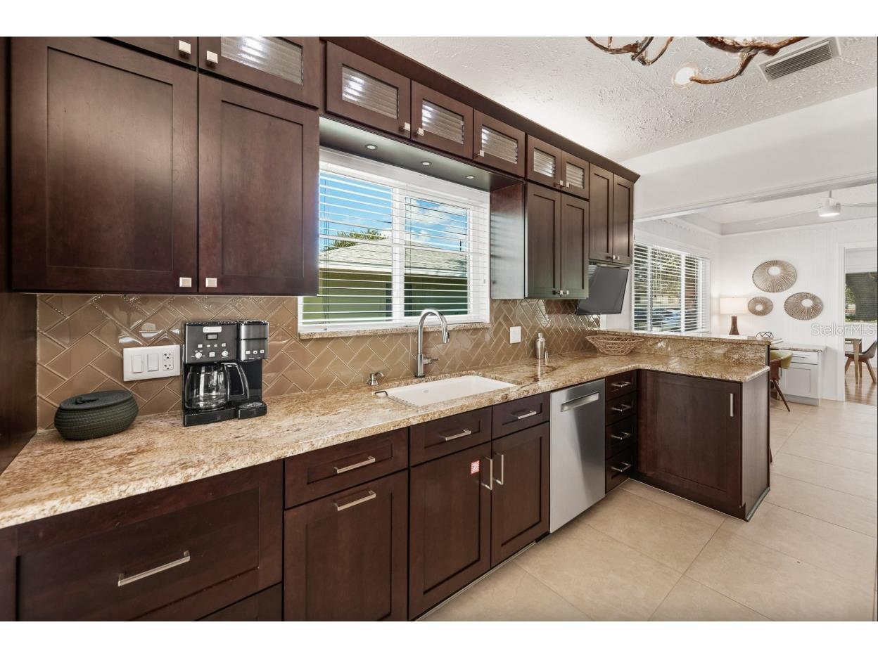 140 S Blvd Of The Presidents Sarasota FL 34236 A4683280 image11