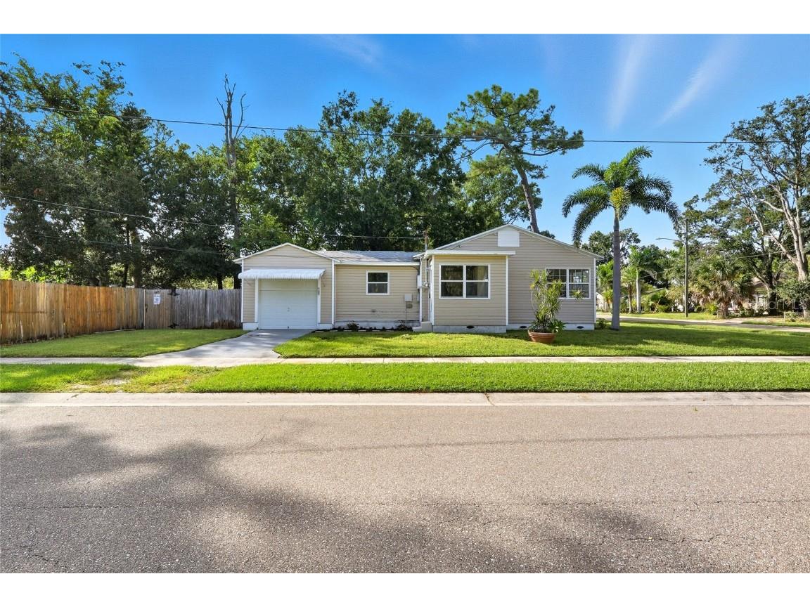 140 SW Lincoln Circle N Saint Petersburg FL 33703 A4658923 image1