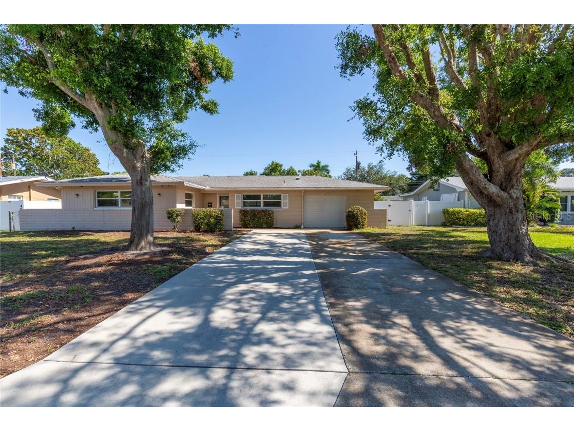 1400 63rd Avenue S Saint Petersburg FL 33705 TB8386894 image1