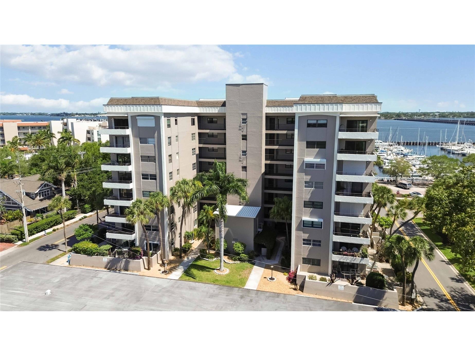 1400 Barcarrota Boulevard #201 Bradenton FL 34205 - MANATEE RIVER A4689356 image1