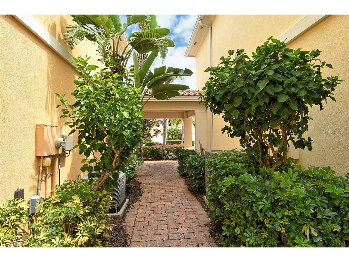 1400 Burgos Drive Sarasota FL 34238 A4665075 image3