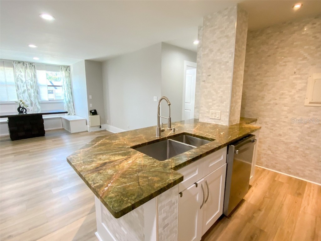 1400 Gandy Boulevard N #1013 Saint Petersburg FL 33702 TB8454179 image6