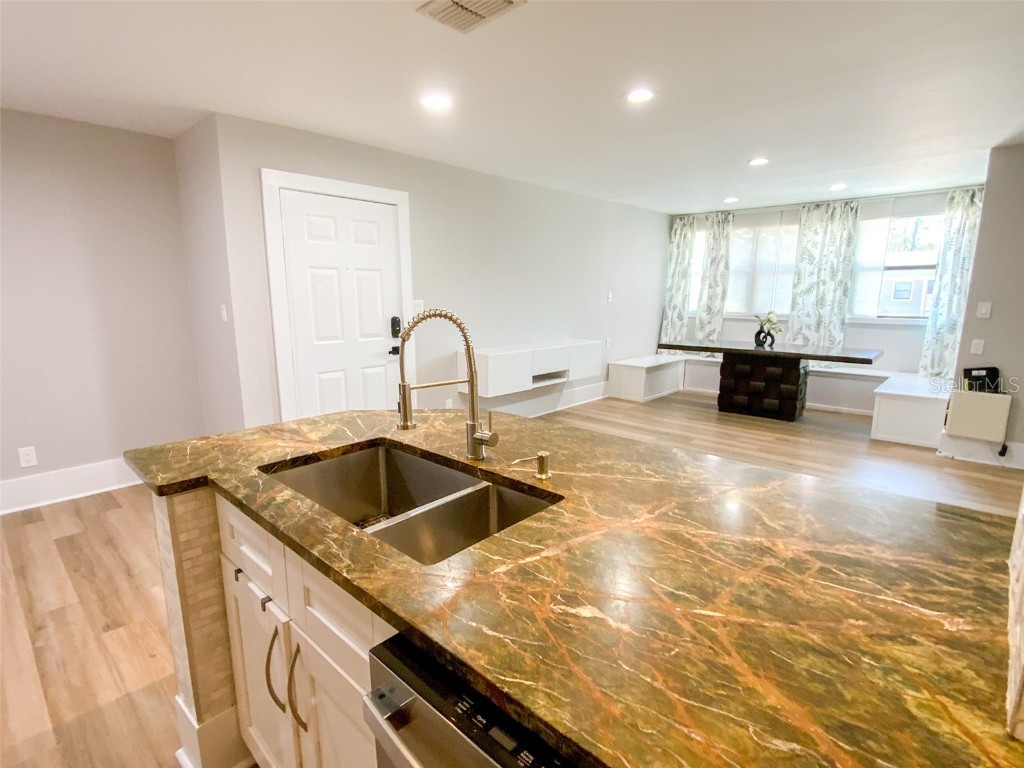 1400 Gandy Boulevard N #1013 Saint Petersburg FL 33702 TB8454179 image7